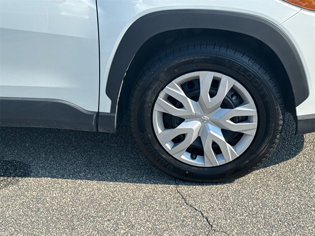 2024 Toyota Corolla Cross L photo 12