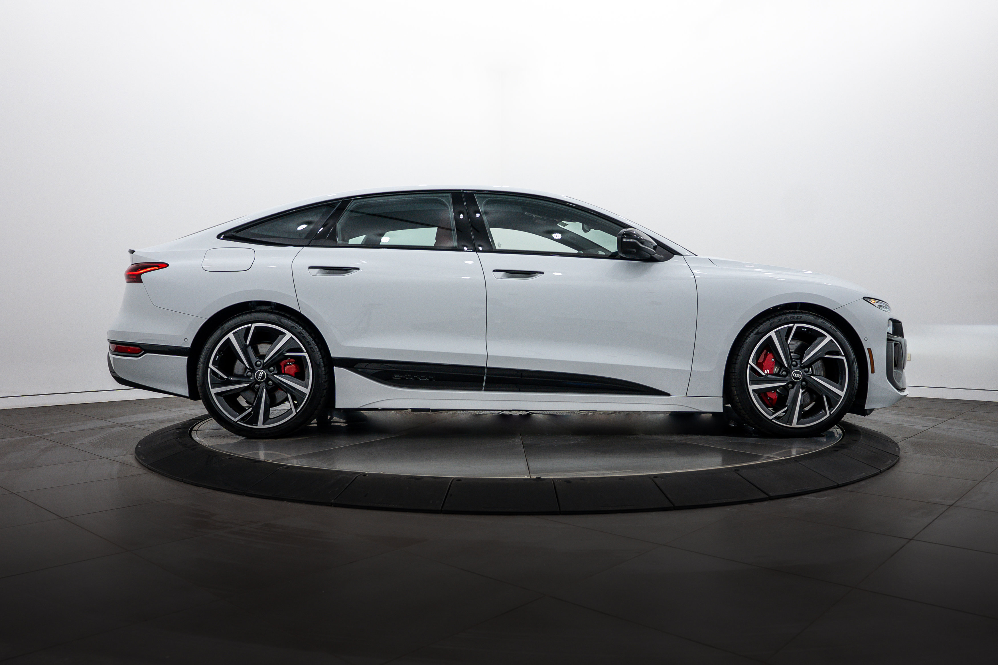 2025 Audi S6 Prestige photo 3