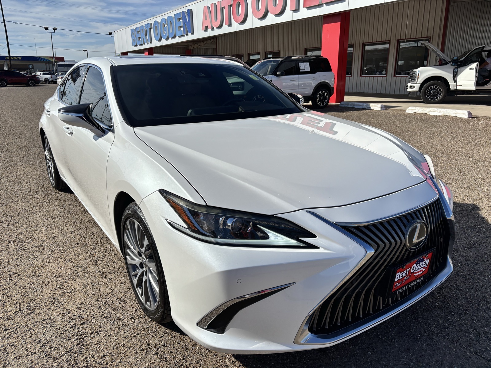 2021 Lexus ES 350's photo