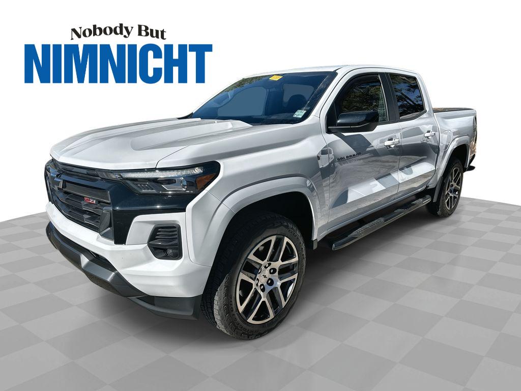 2024 Chevrolet Colorado photo 2