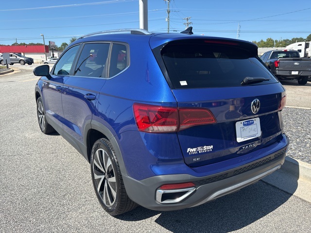 2023 Volkswagen Taos SE photo 3
