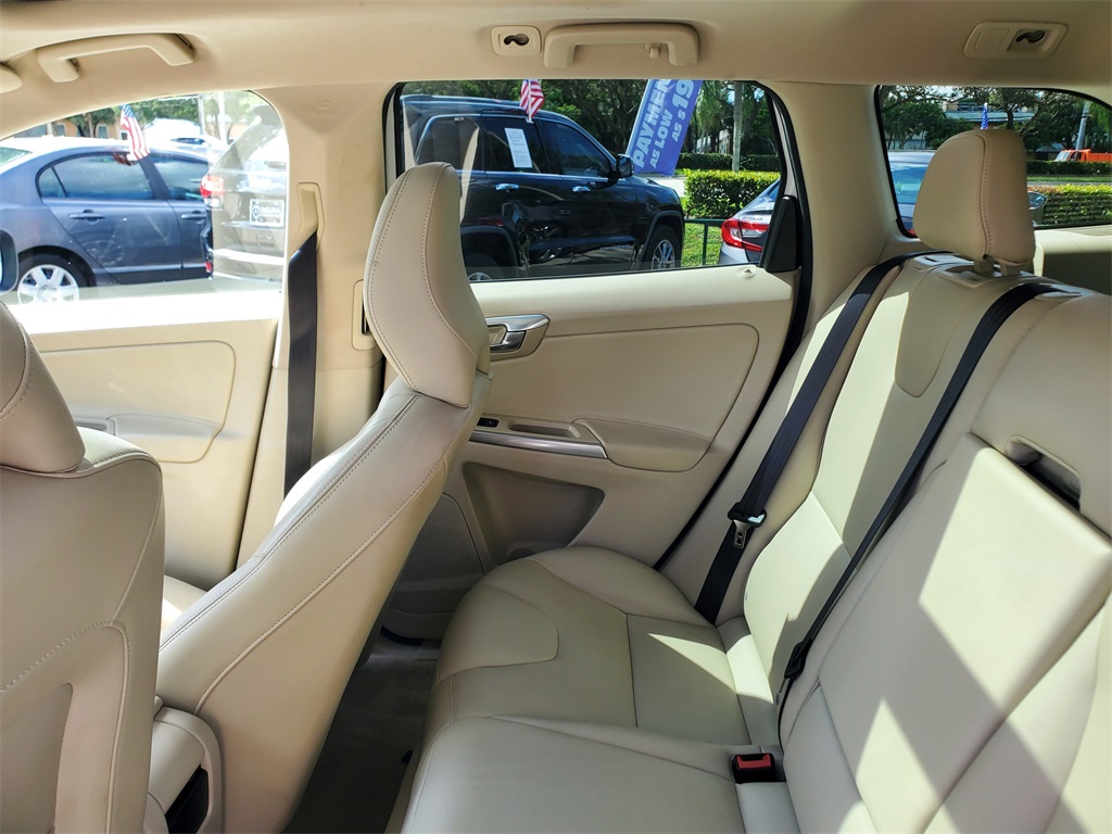 2016 Volvo XC60 T5 Drive-E Premier photo 11
