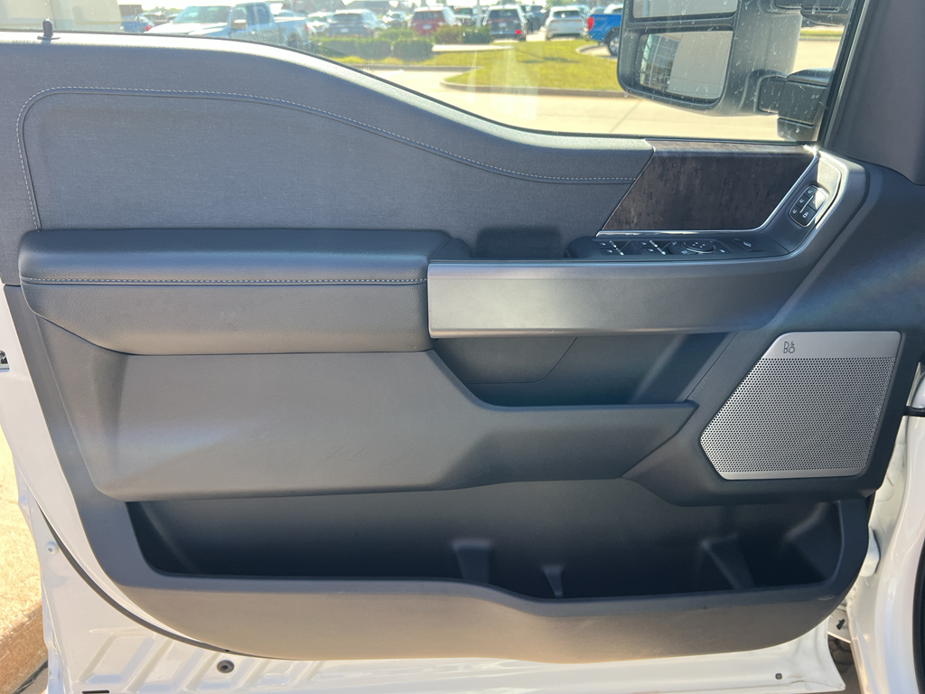 2023 Ford F-350 Lariat photo 21