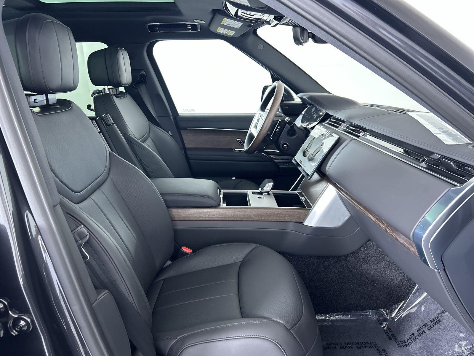 2025 Land Rover Range Rover SE photo 30