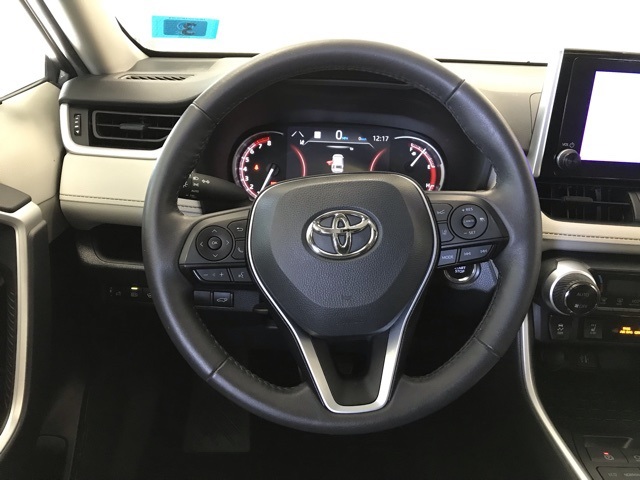 2023 Toyota RAV4 XLE photo 19