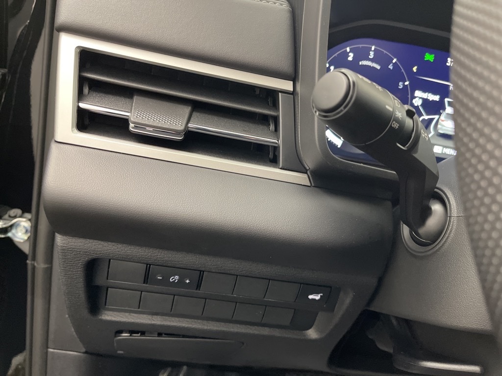 2025 Mitsubishi Outlander SE photo 4