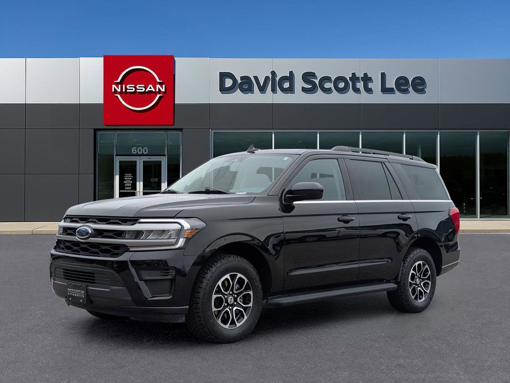 2022 Ford Expedition XLT's photo