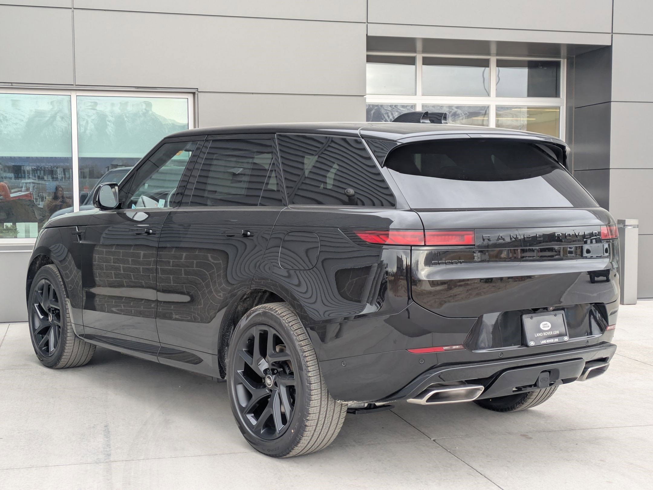 2025 Land Rover Range Rover Sport SE photo 8