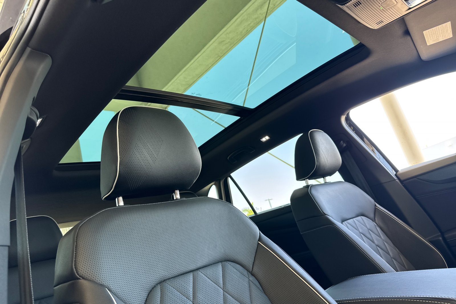 2025 Volkswagen Atlas Cross Sport SEL Premium R-Line photo 15