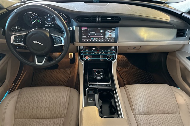 2020 Jaguar XF 25t Prestige photo 11