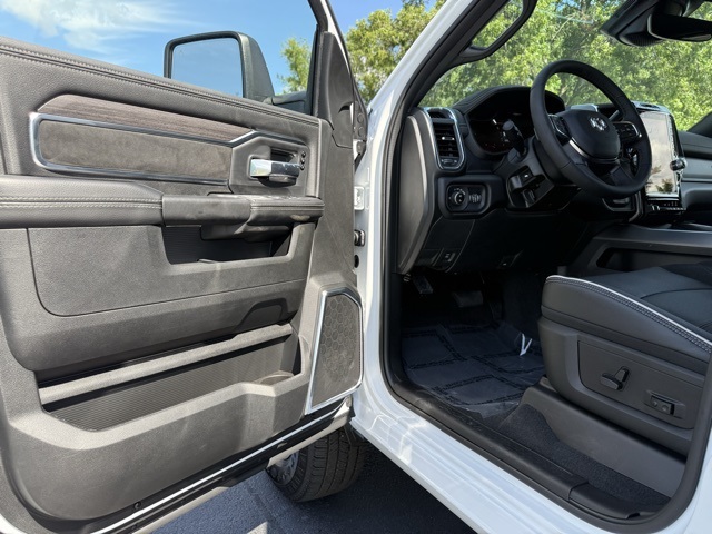 2025 Ram 2500 Laramie photo 17
