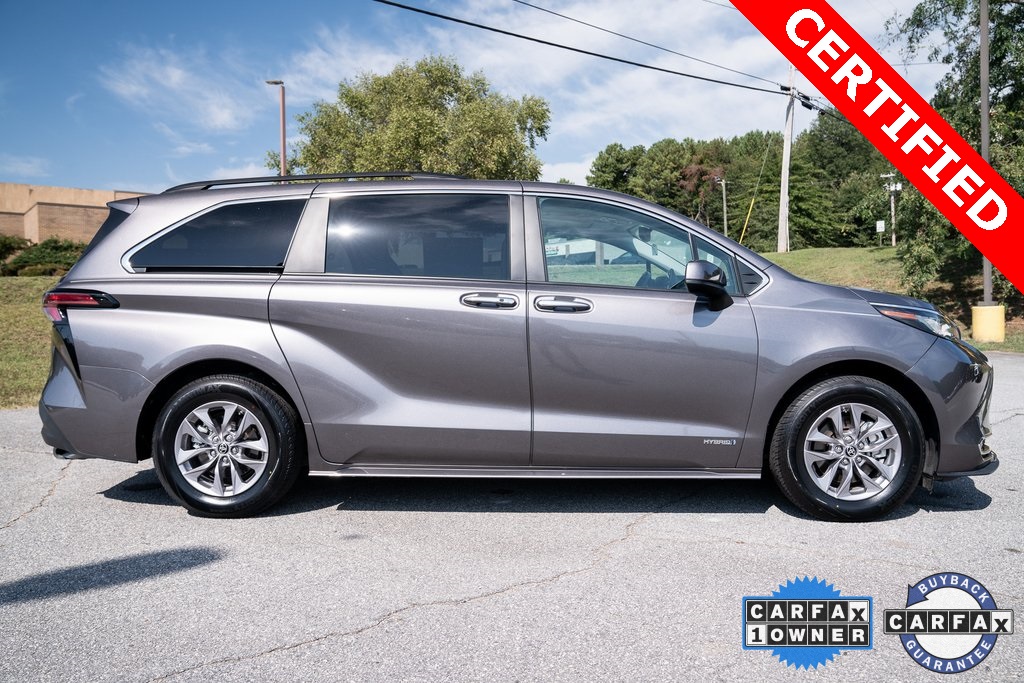 2021 Toyota Sienna XLE photo 9