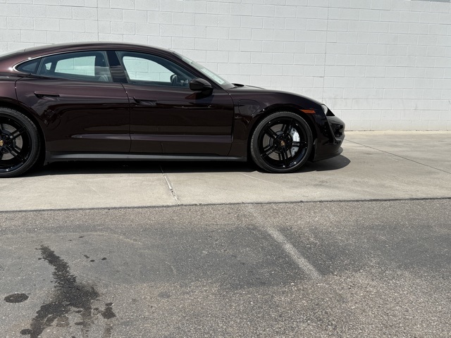 2023 Porsche Taycan Base photo 9