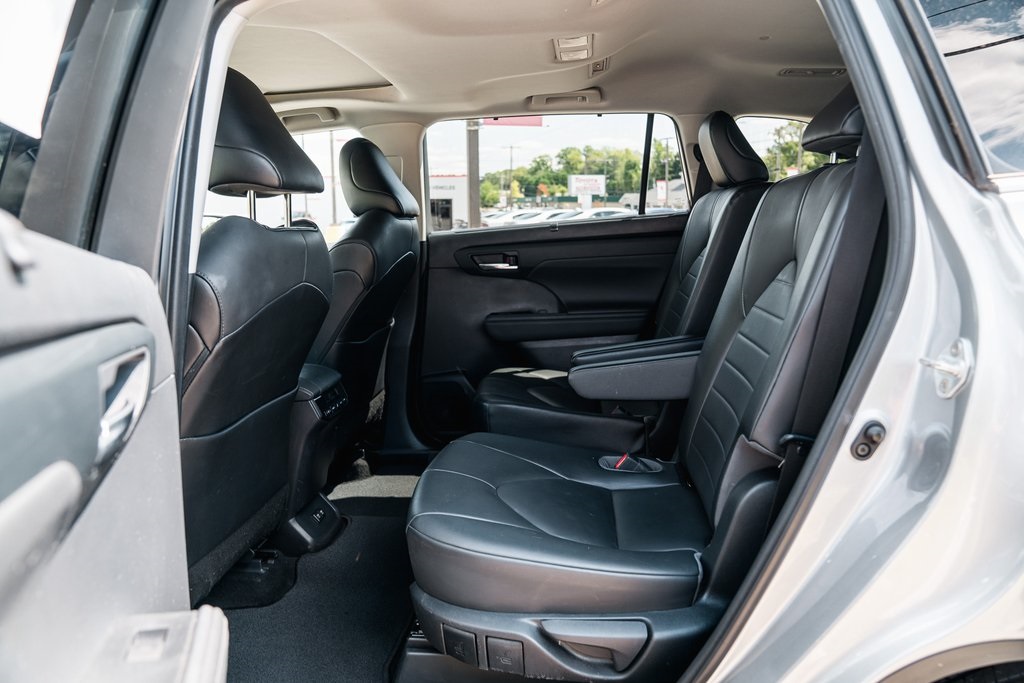 2021 Toyota Highlander XLE photo 26