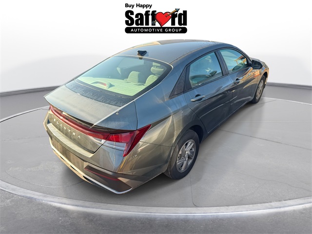 2025 Hyundai Elantra SE photo 9