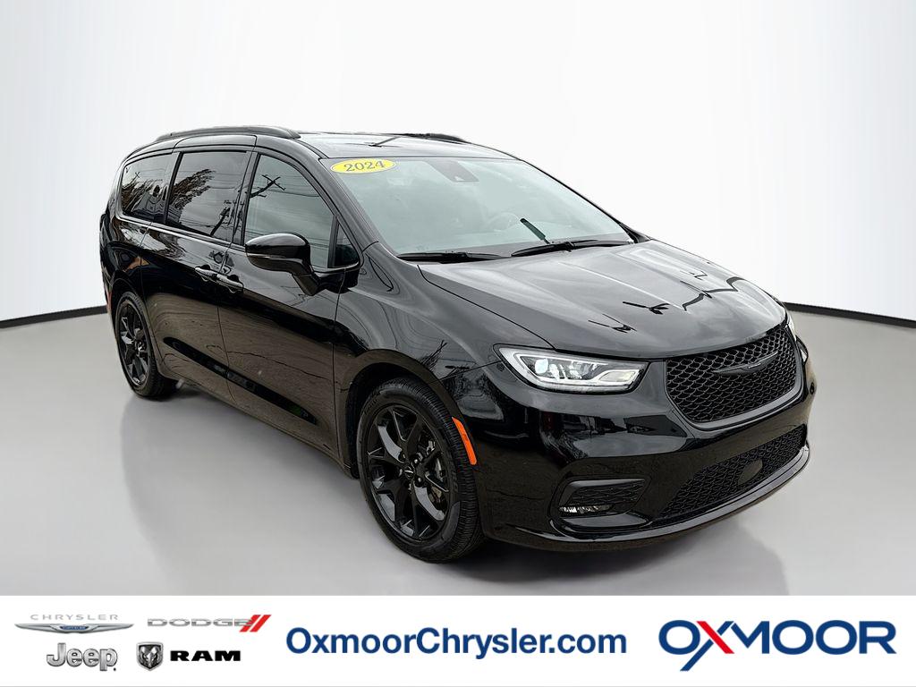 2024 Chrysler Pacifica Touring L's photo