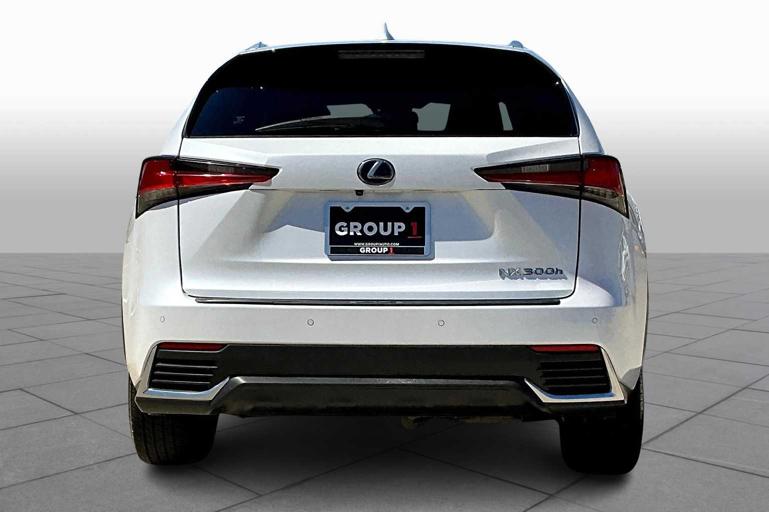 2019 Lexus NX 300h Luxury photo 4