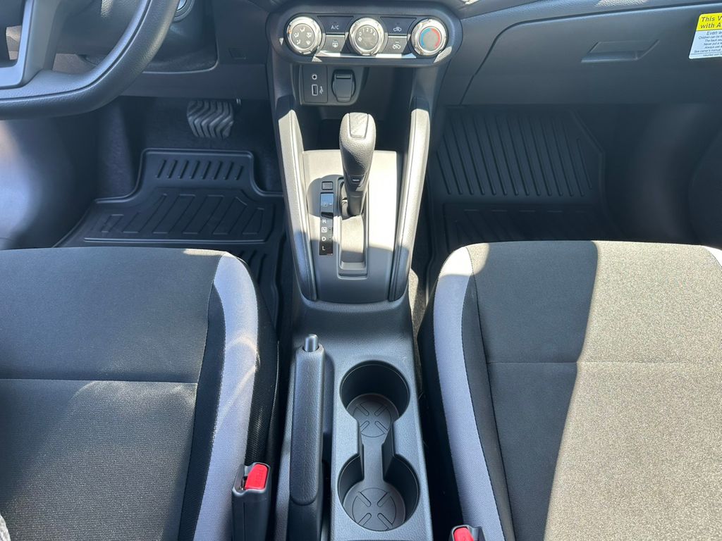 2025 Nissan Versa 1.6 S photo 17