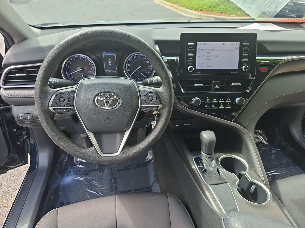 2021 Toyota Camry LE photo 14