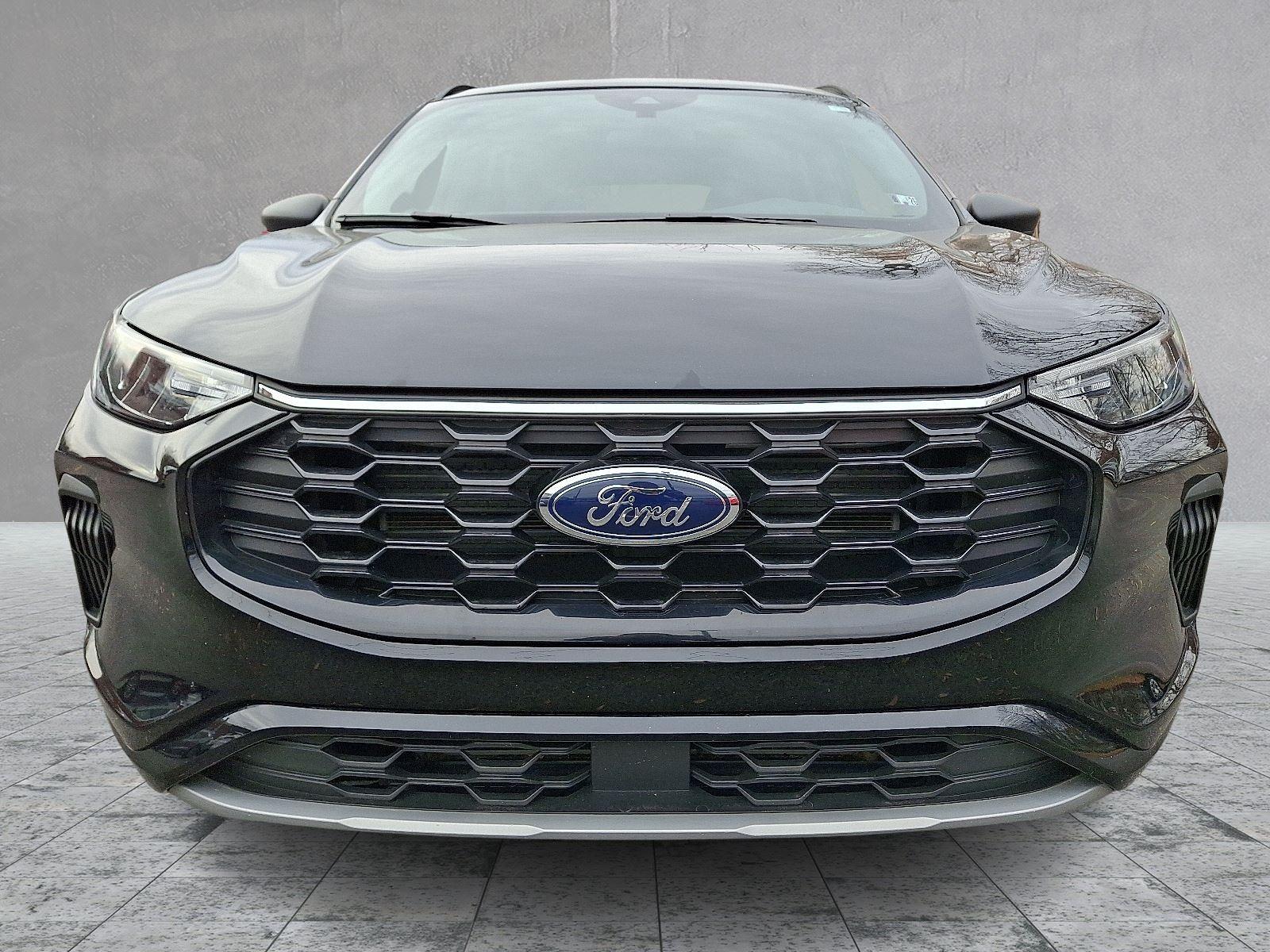 2023 Ford Escape ST-Line photo 2