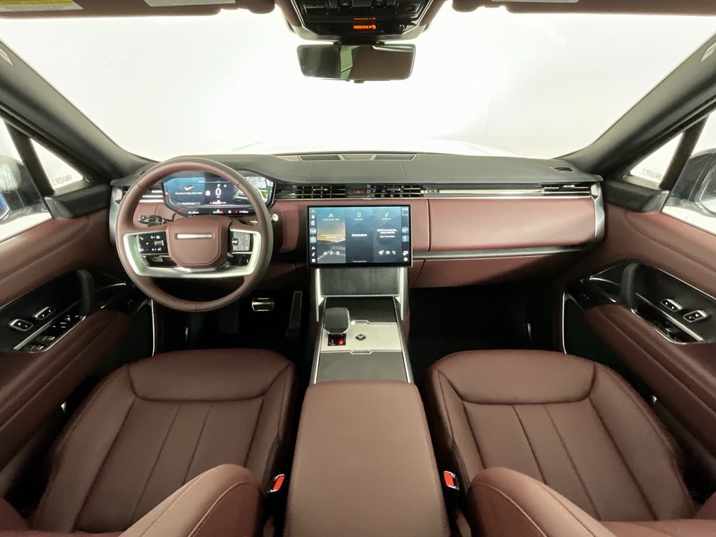 2025 Land Rover Range Rover SE photo 2