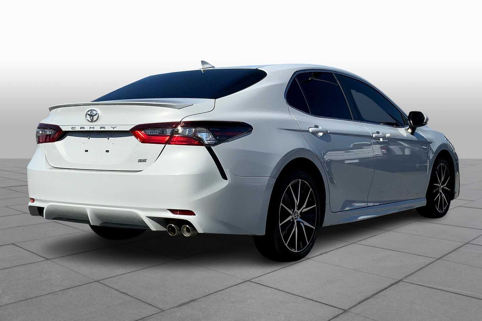 2022 Toyota Camry SE photo 12