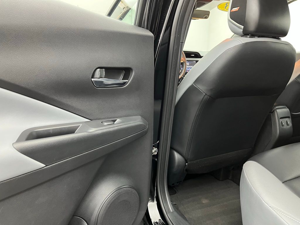 2023 Nissan Kicks SR photo 17