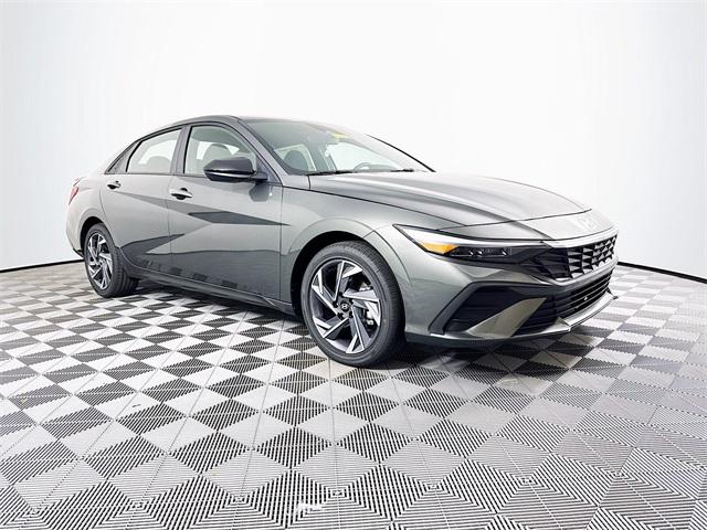 2025 Hyundai Elantra SEL Sport photo 9