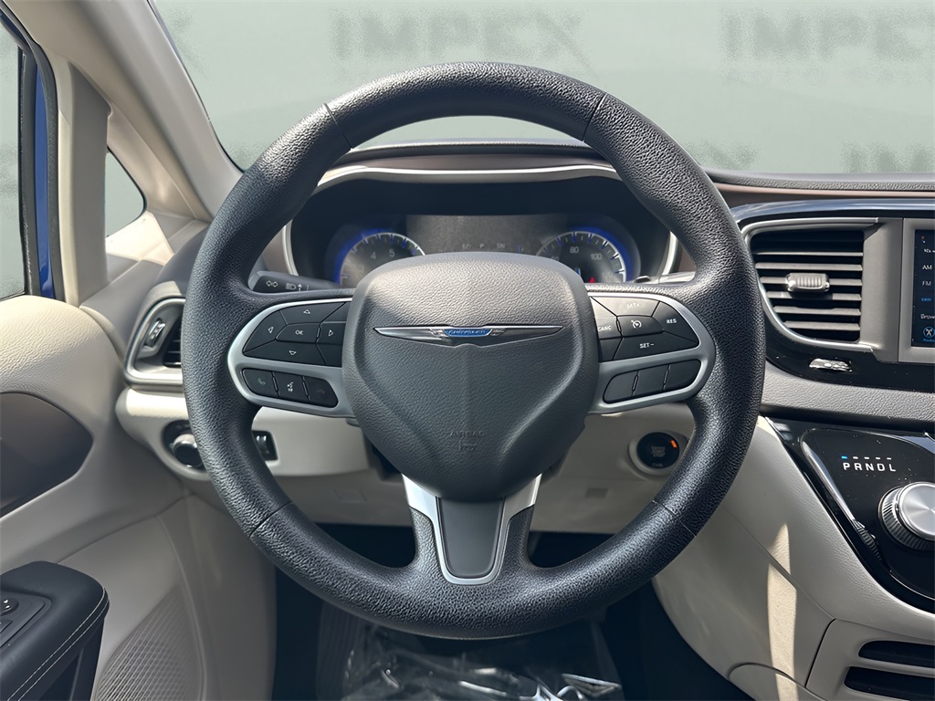2021 Chrysler Voyager LX photo 14