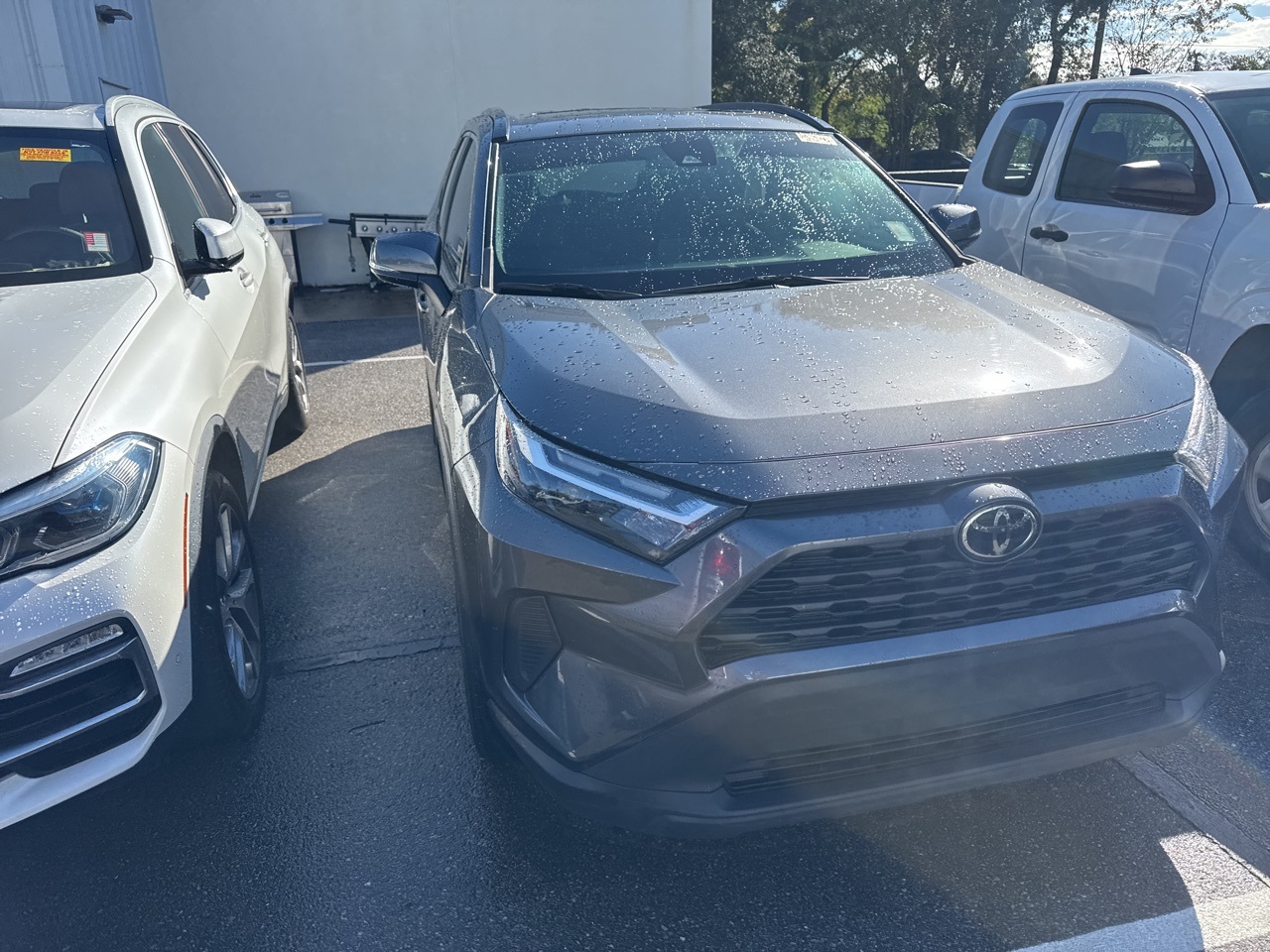 2022 Toyota RAV4 XLE photo 3