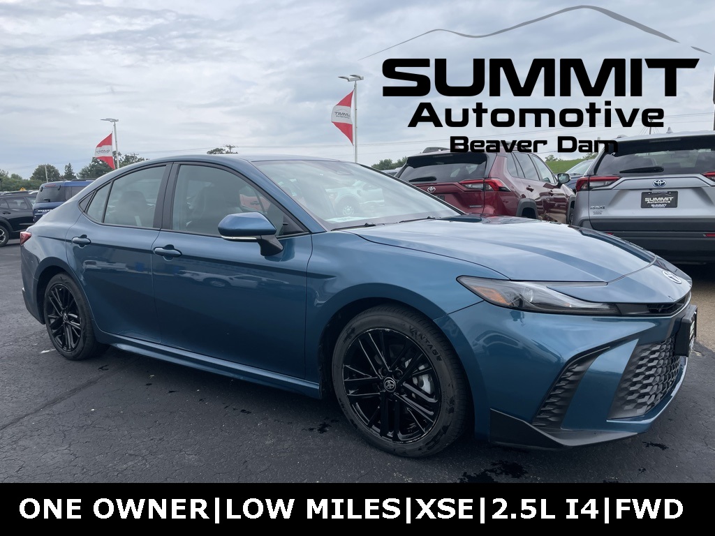 2025 Toyota Camry SE's photo