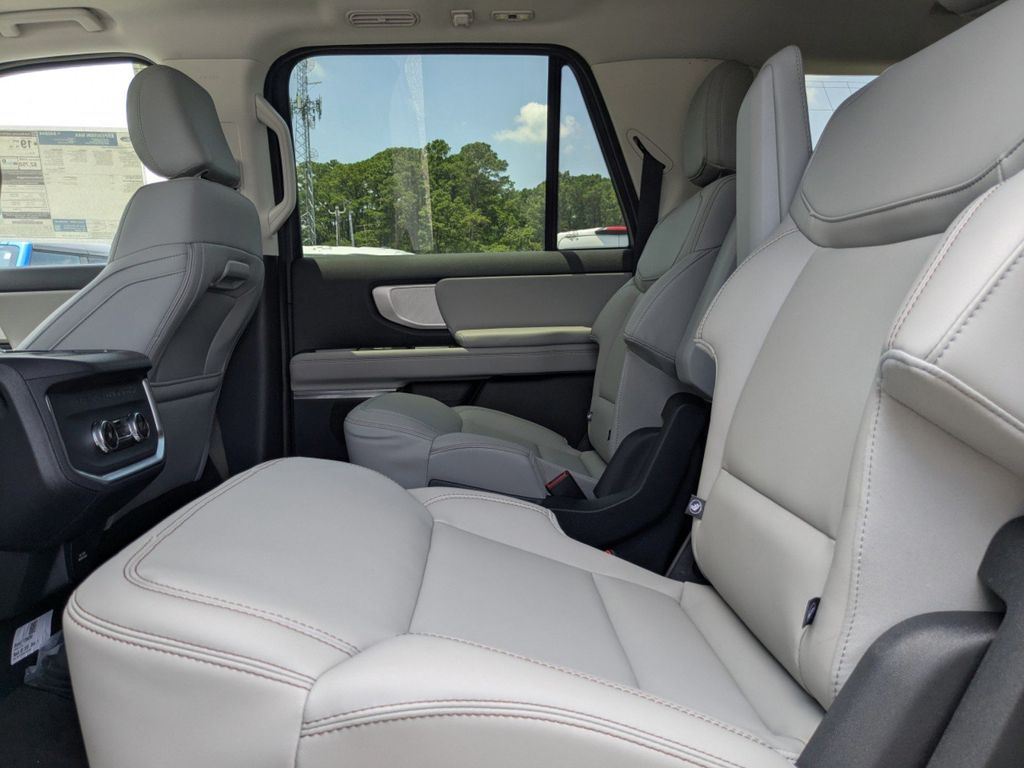 2025 Ford Expedition MAX photo 14