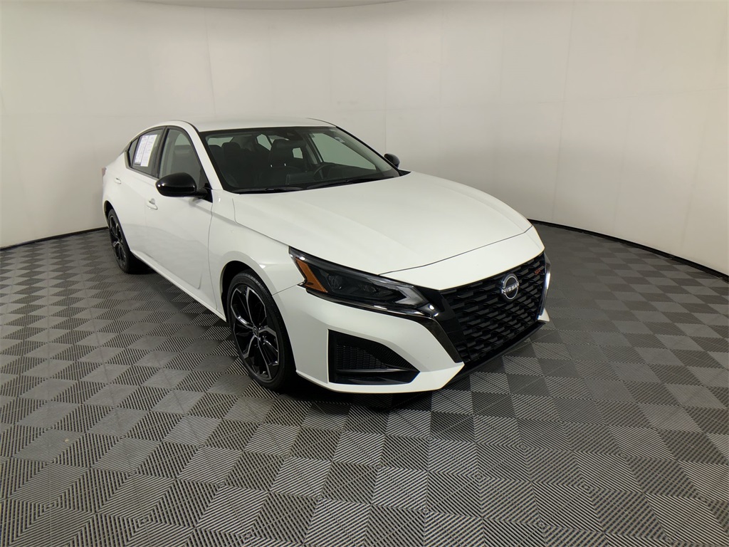 2023 Nissan Altima 2.5 SR photo 2