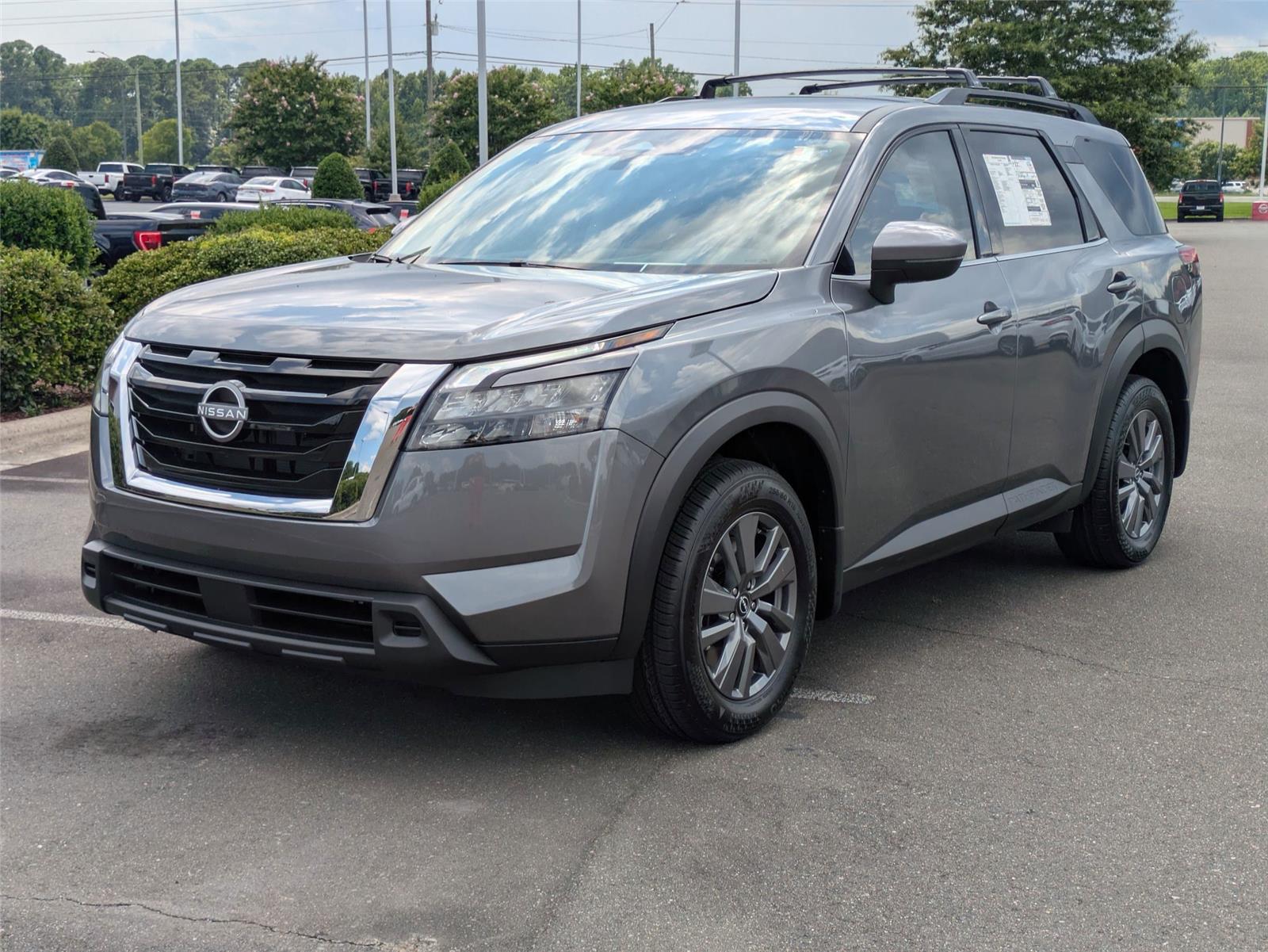 2025 Nissan Pathfinder SV's photo