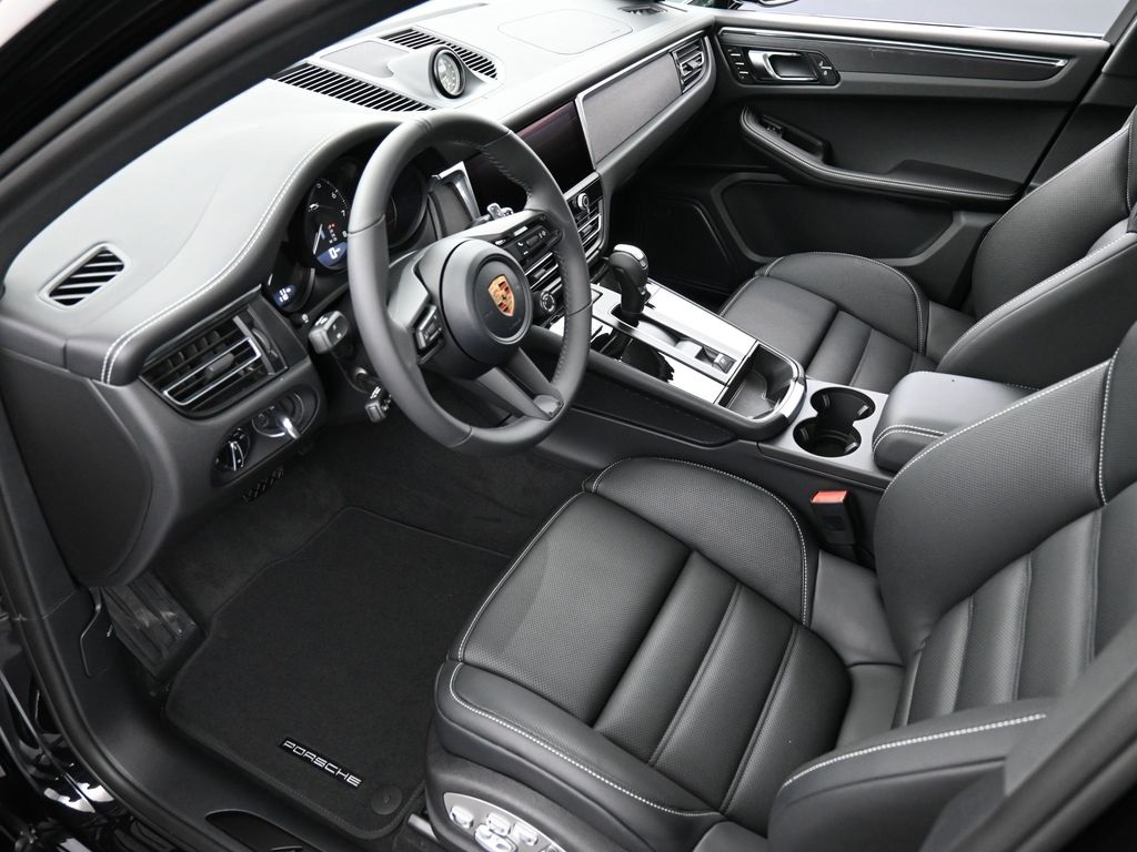 2026 Porsche Macan GTS photo 3