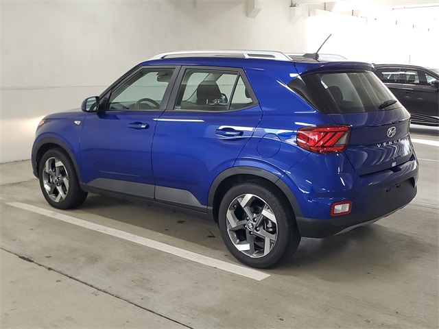 2024 Hyundai Venue SEL photo 4