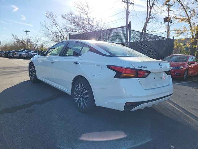2023 Nissan Altima 2.5 SV photo 3