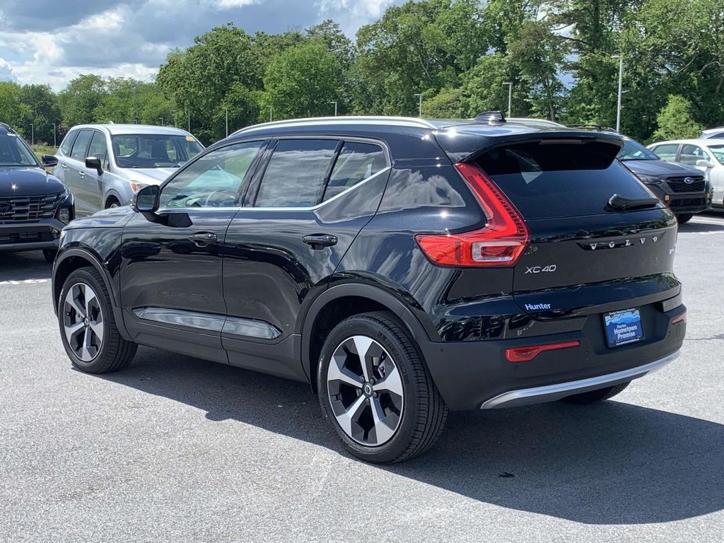 2025 Volvo XC40 AWD Plus photo 19