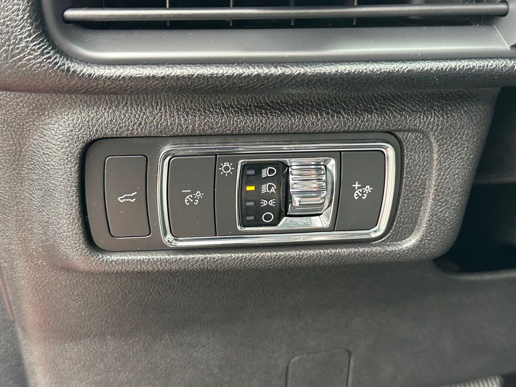 2021 Lincoln Corsair Standard photo 18