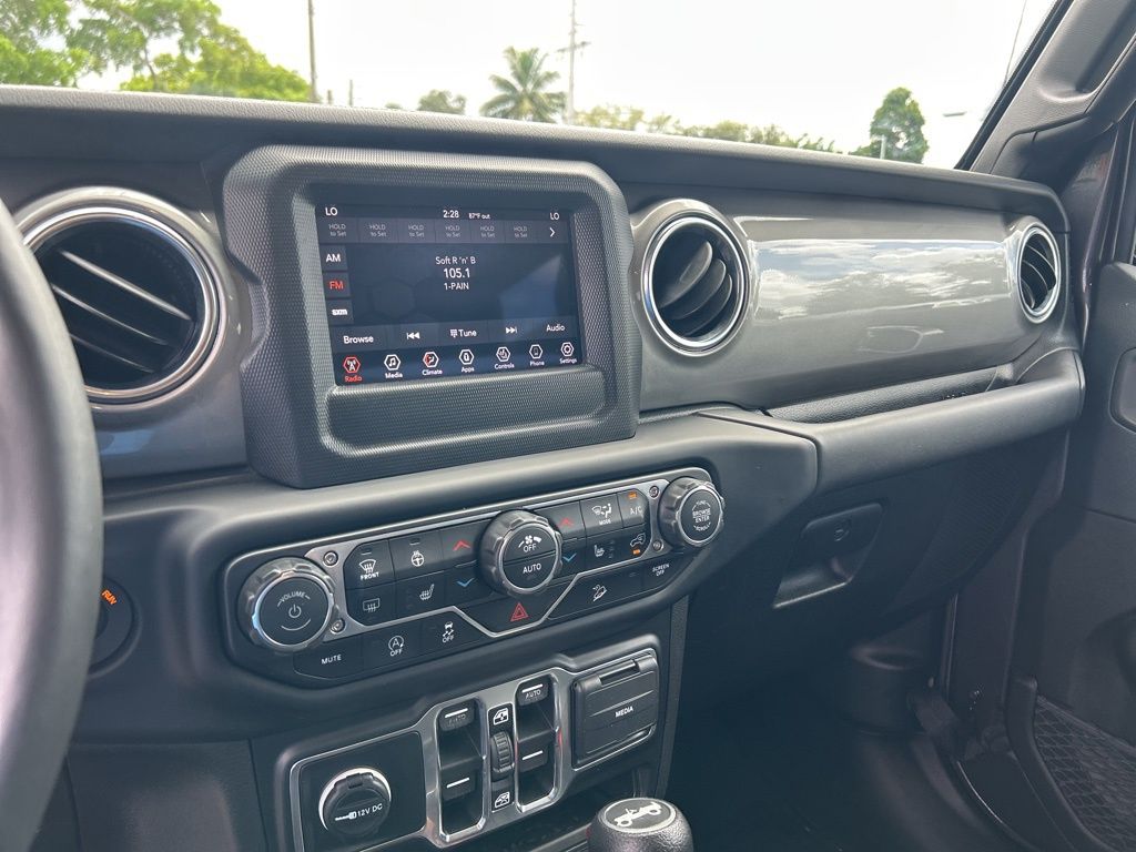 2019 Jeep Wrangler Unlimited Sahara photo 11