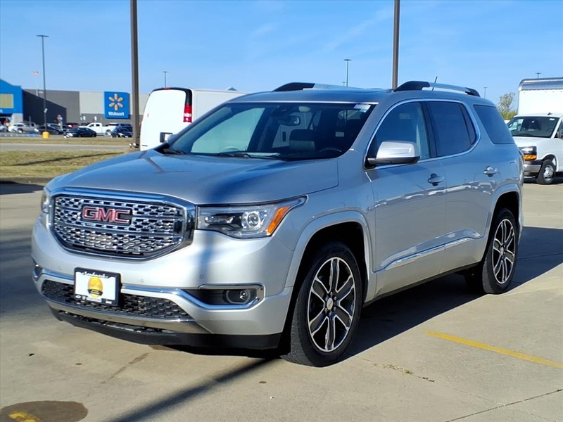 2019 Gmc Acadia Denali photo 2