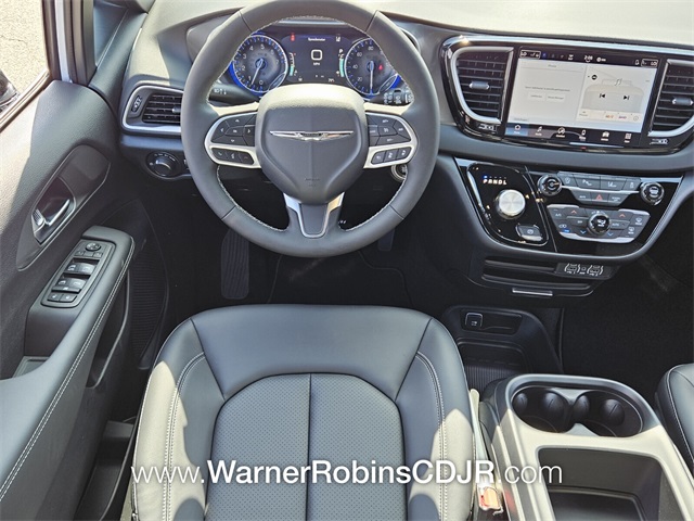 2025 Chrysler Voyager LX photo 7