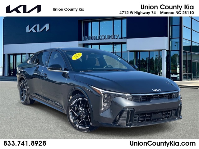 2025 Kia K4 GT-Line's photo