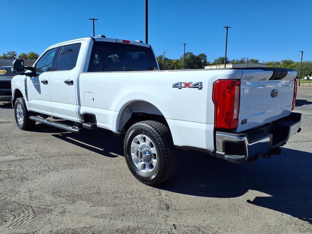 2023 Ford F-350 photo 2