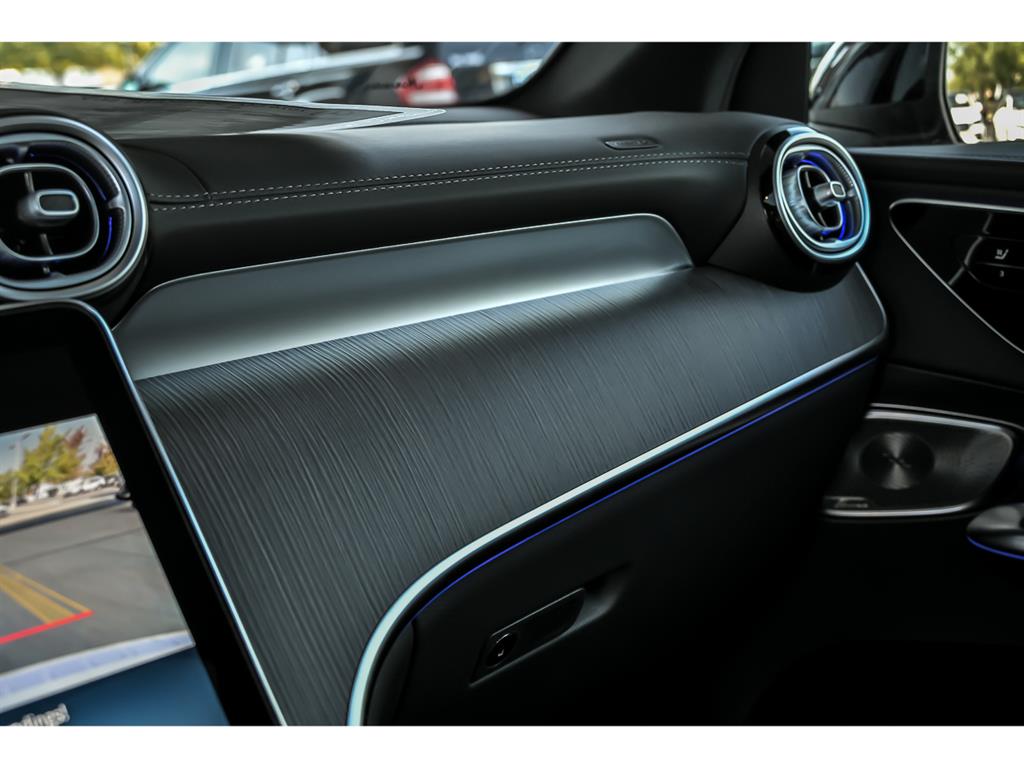 2026 Mercedes Benz GLC 300 4MATIC photo 17