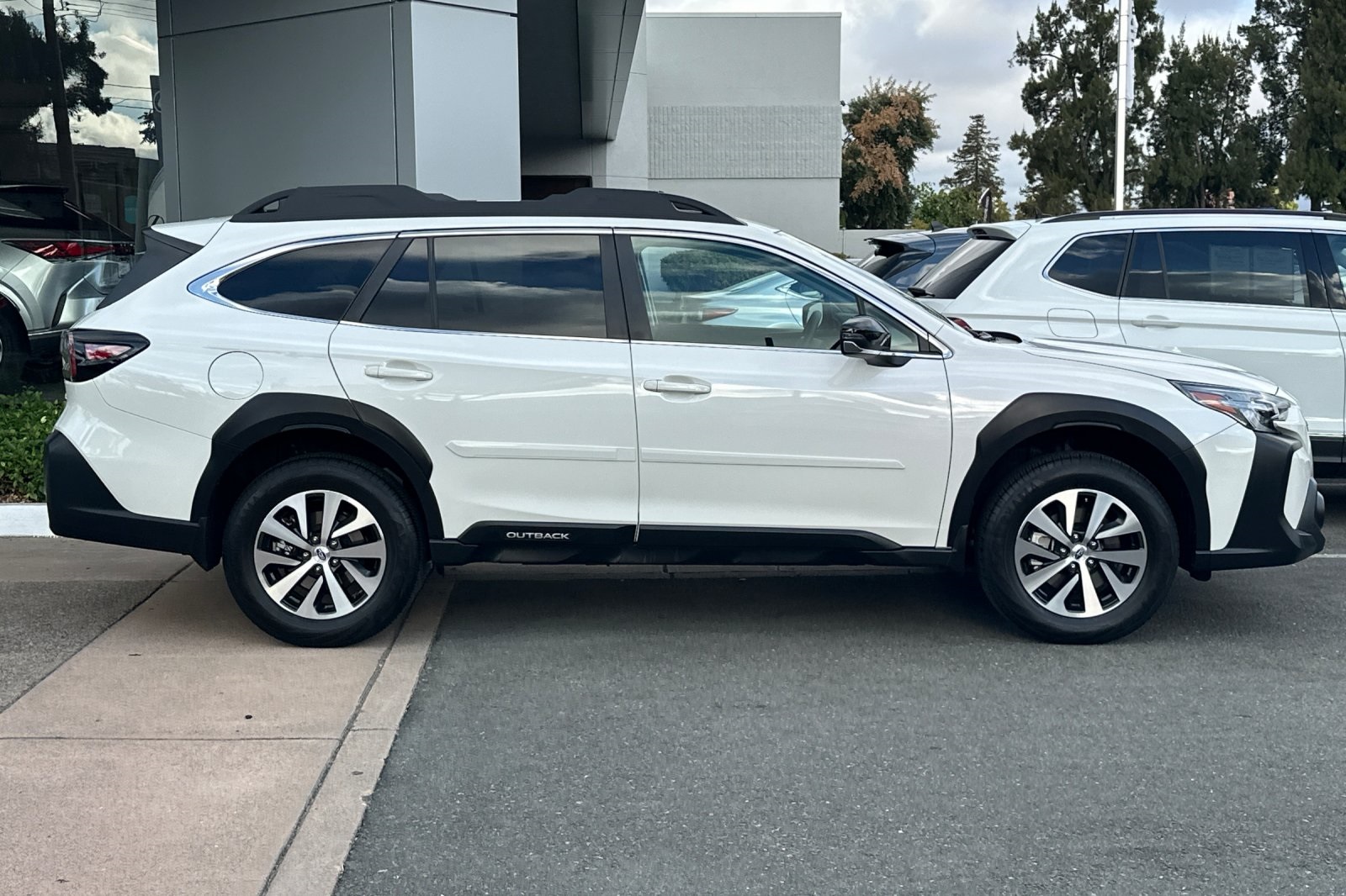 2023 Subaru Outback Premium photo 2