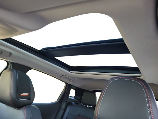 2026 Nissan Kicks SR photo 16