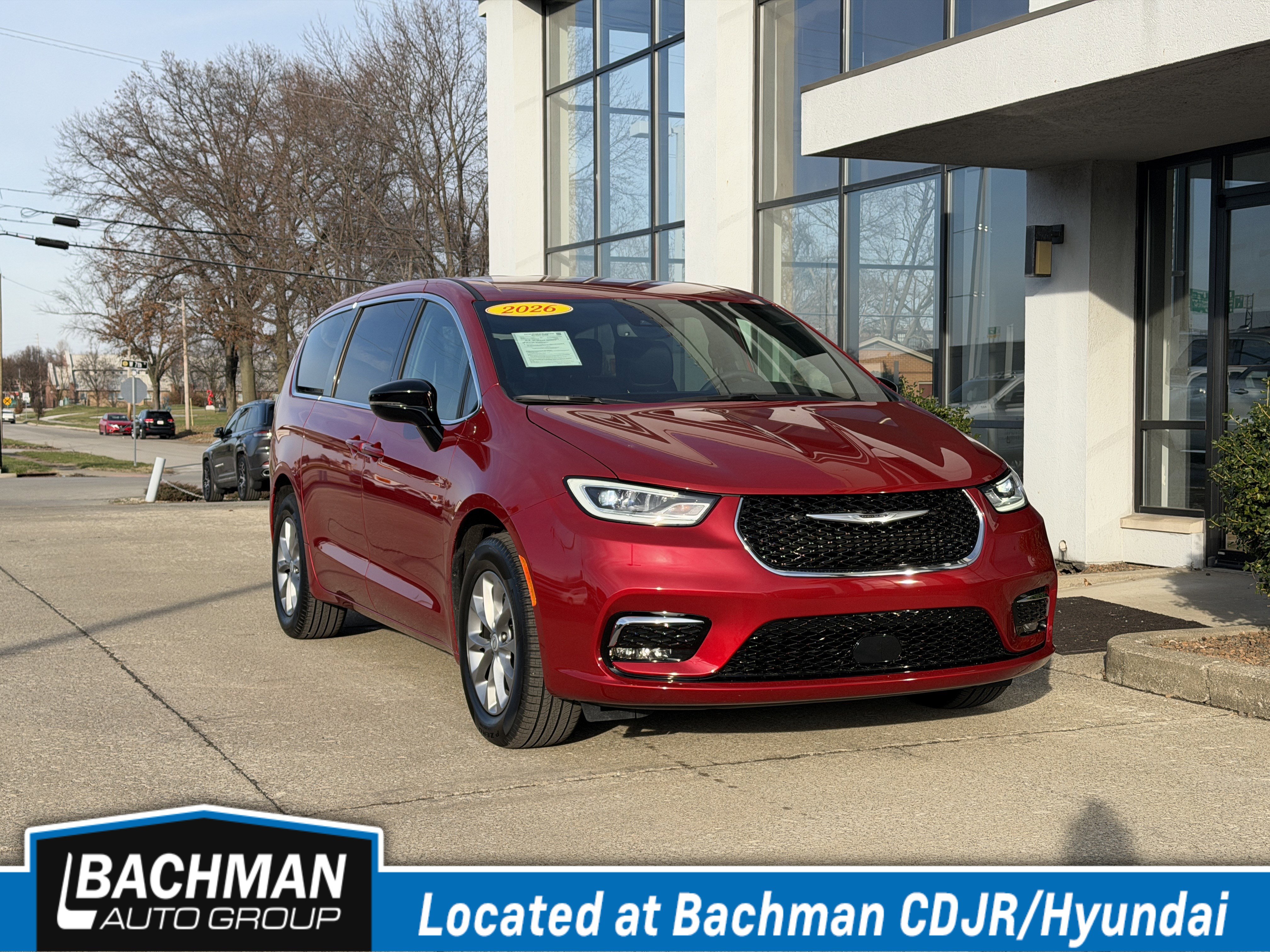 2026 Chrysler Pacifica Select's photo