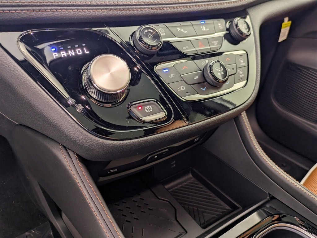 2026 Chrysler Pacifica Pinnacle photo 24