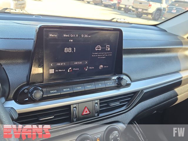 2024 Kia Forte LXS photo 4